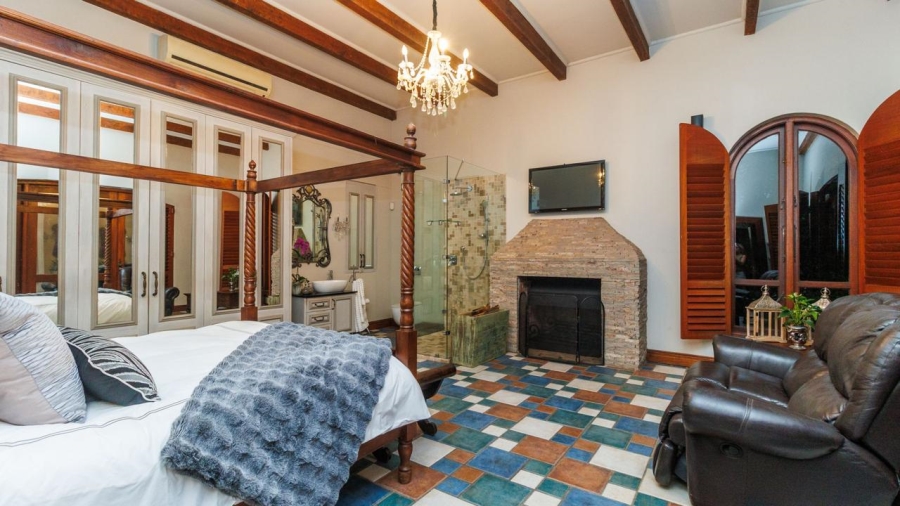 5 Bedroom Property for Sale in Winelands Western Cape